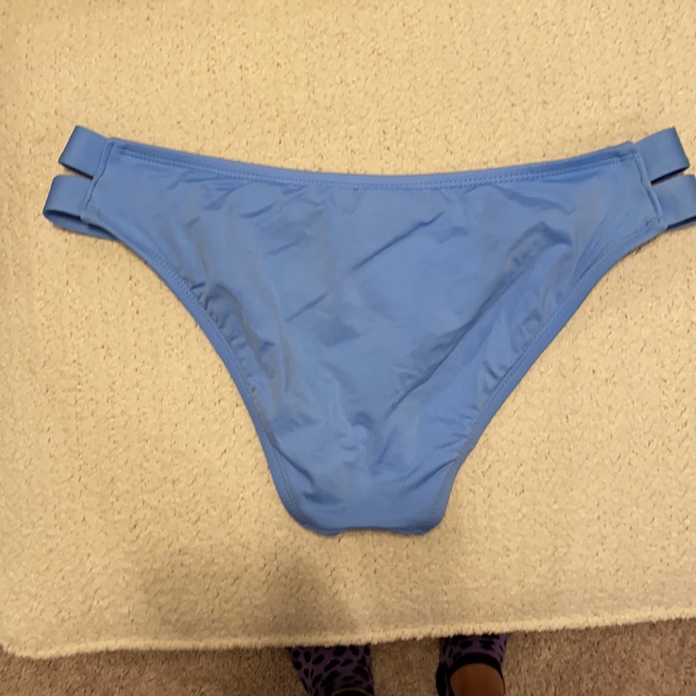 Halter bikini! - Picture 3 of 8